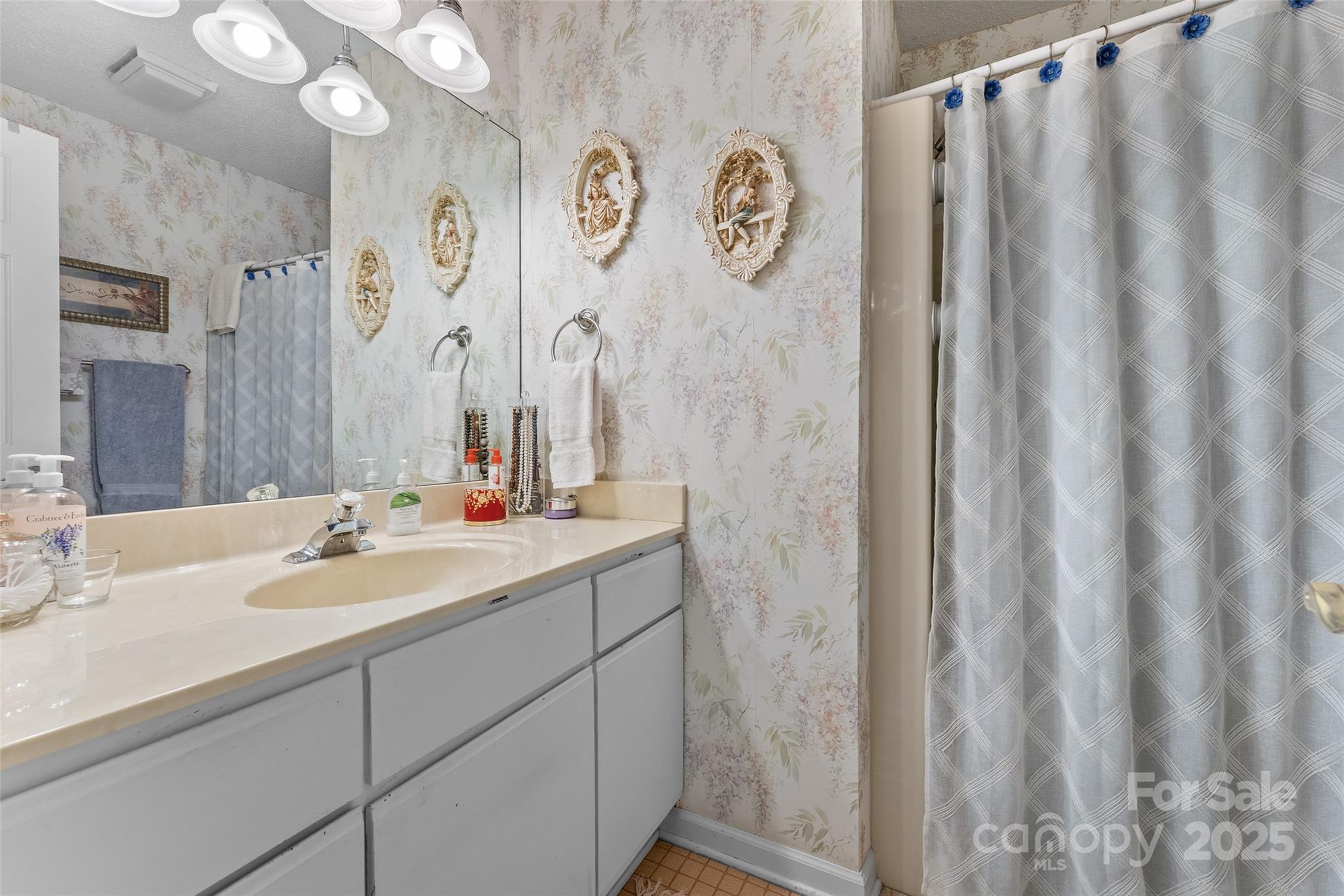 106 Abbey Circle Asheville NC 28805