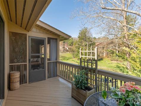 701 Red Oak Drive Hendersonville NC 28791
