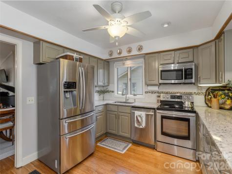 701 Red Oak Drive Hendersonville NC 28791