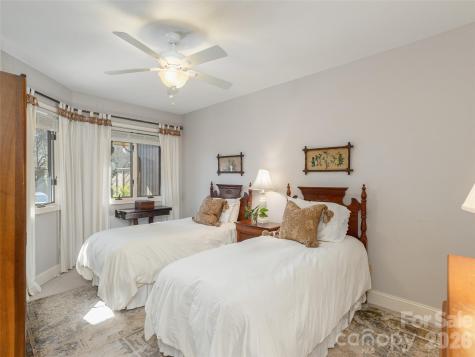 701 Red Oak Drive Hendersonville NC 28791