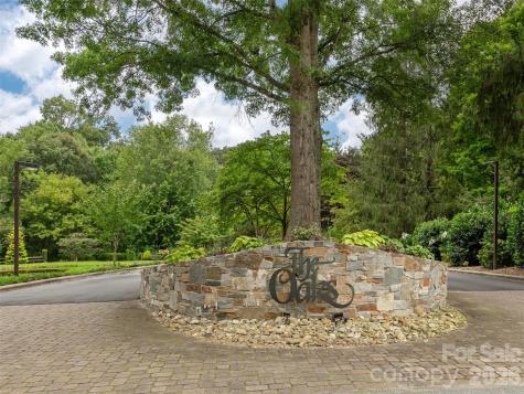701 Red Oak Drive Hendersonville NC 28791