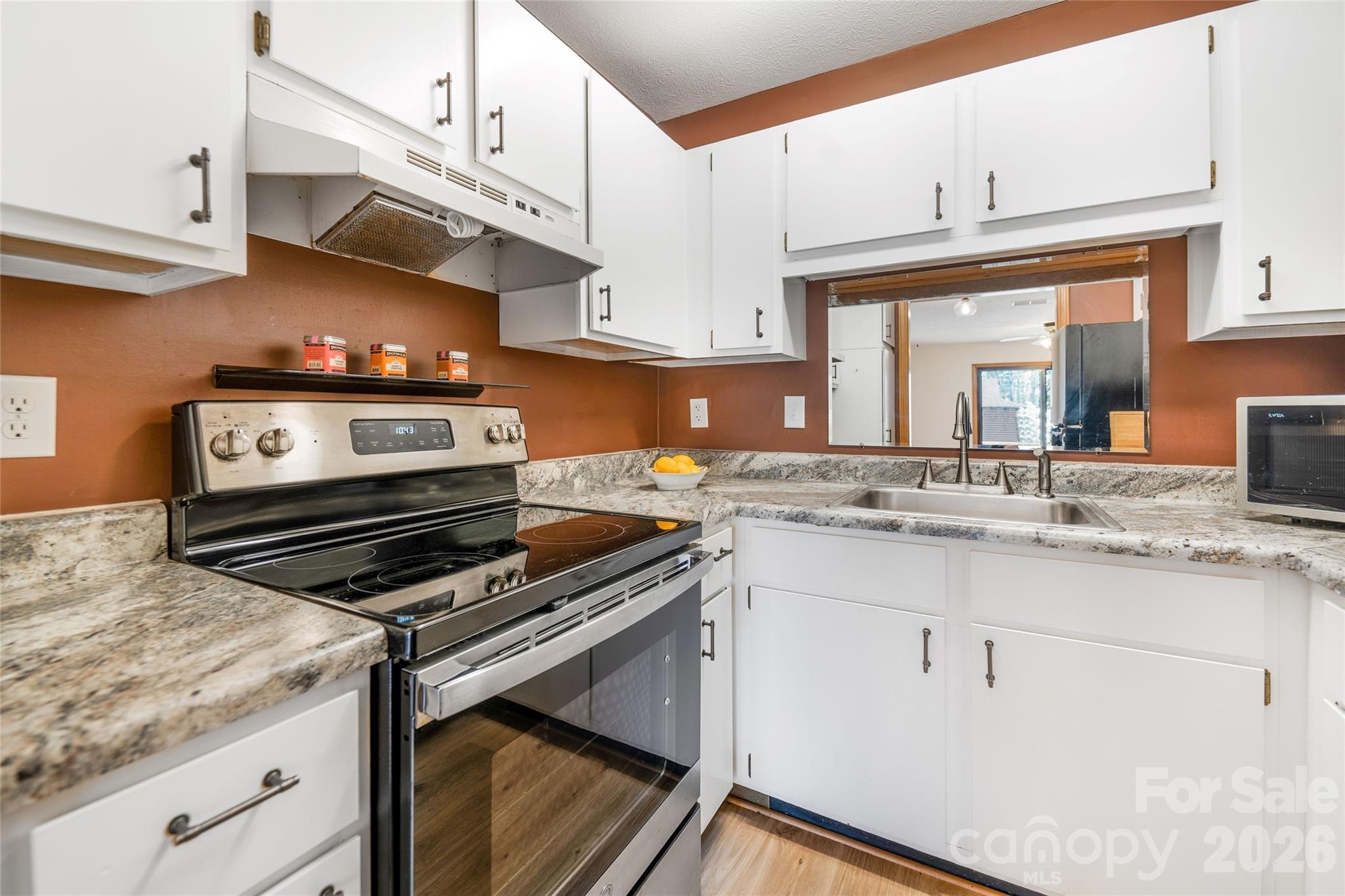 521 Courtwood Lane Hendersonville NC 28739