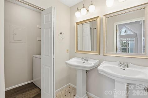 2518 Cranbrook Lane Charlotte NC 28207