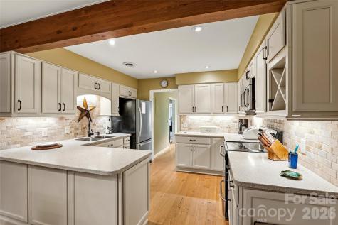 16 Lakemoor Lane Hendersonville NC 28739