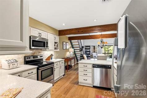 16 Lakemoor Lane Hendersonville NC 28739