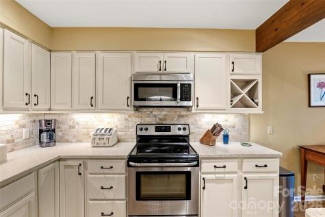 16 Lakemoor Lane Hendersonville NC 28739