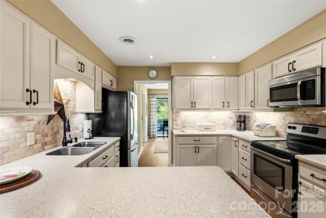 16 Lakemoor Lane Hendersonville NC 28739