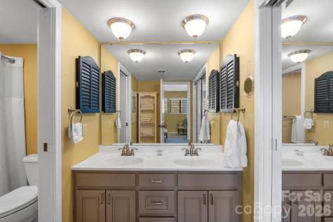 16 Lakemoor Lane Hendersonville NC 28739