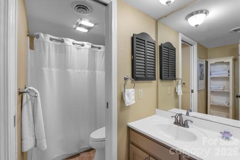 16 Lakemoor Lane Hendersonville NC 28739