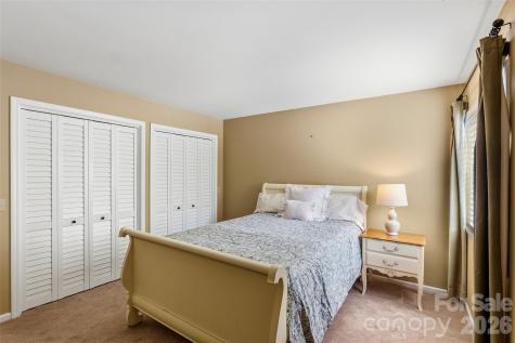 16 Lakemoor Lane Hendersonville NC 28739