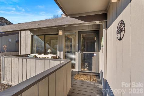 16 Lakemoor Lane Hendersonville NC 28739