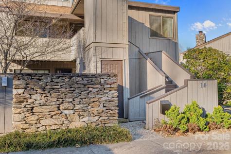 16 Lakemoor Lane Hendersonville NC 28739