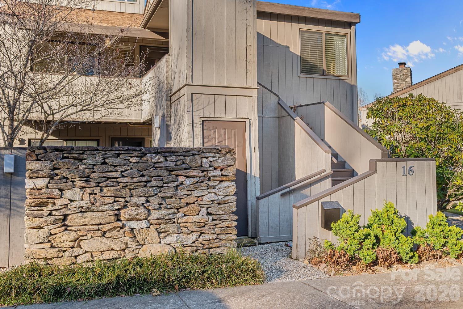 16 Lakemoor Lane Hendersonville NC 28739
