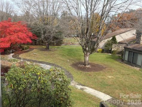 16 Lakemoor Lane Hendersonville NC 28739