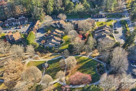 16 Lakemoor Lane Hendersonville NC 28739