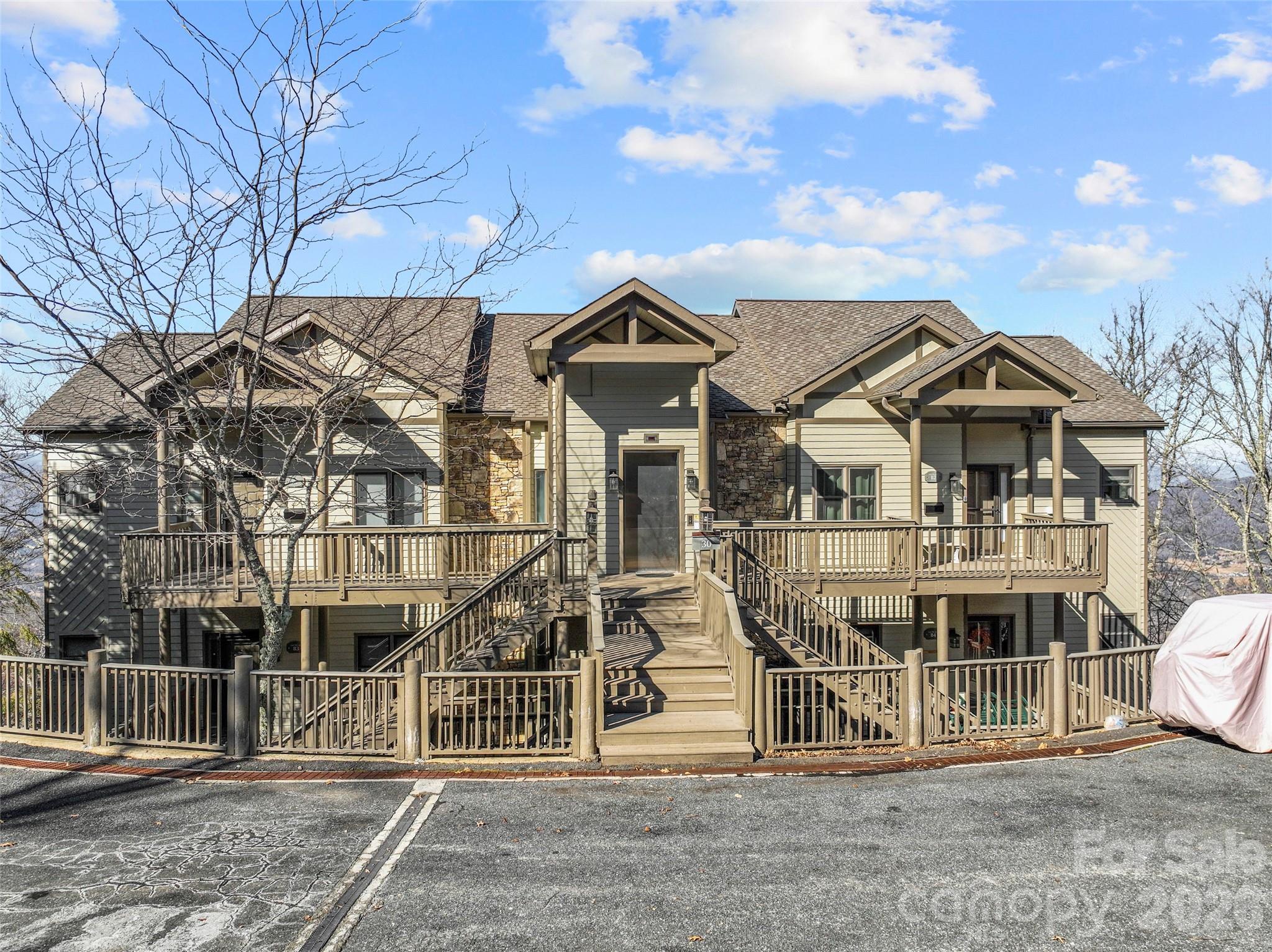 30 Club Villa Court Burnsville NC 28714