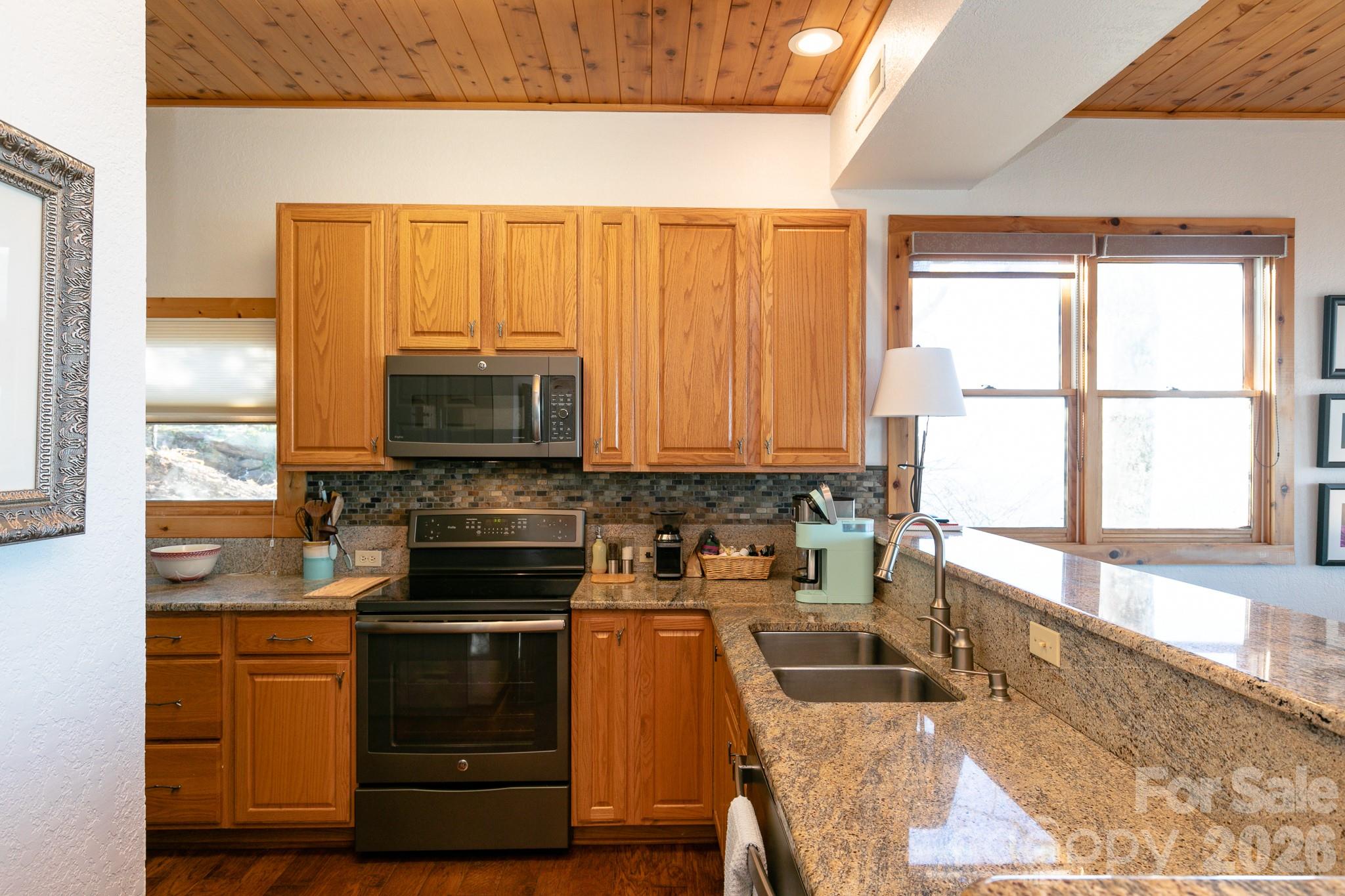30 Club Villa Court Burnsville NC 28714