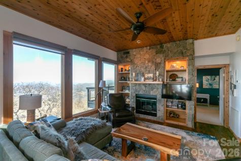 30 Club Villa Court Burnsville NC 28714