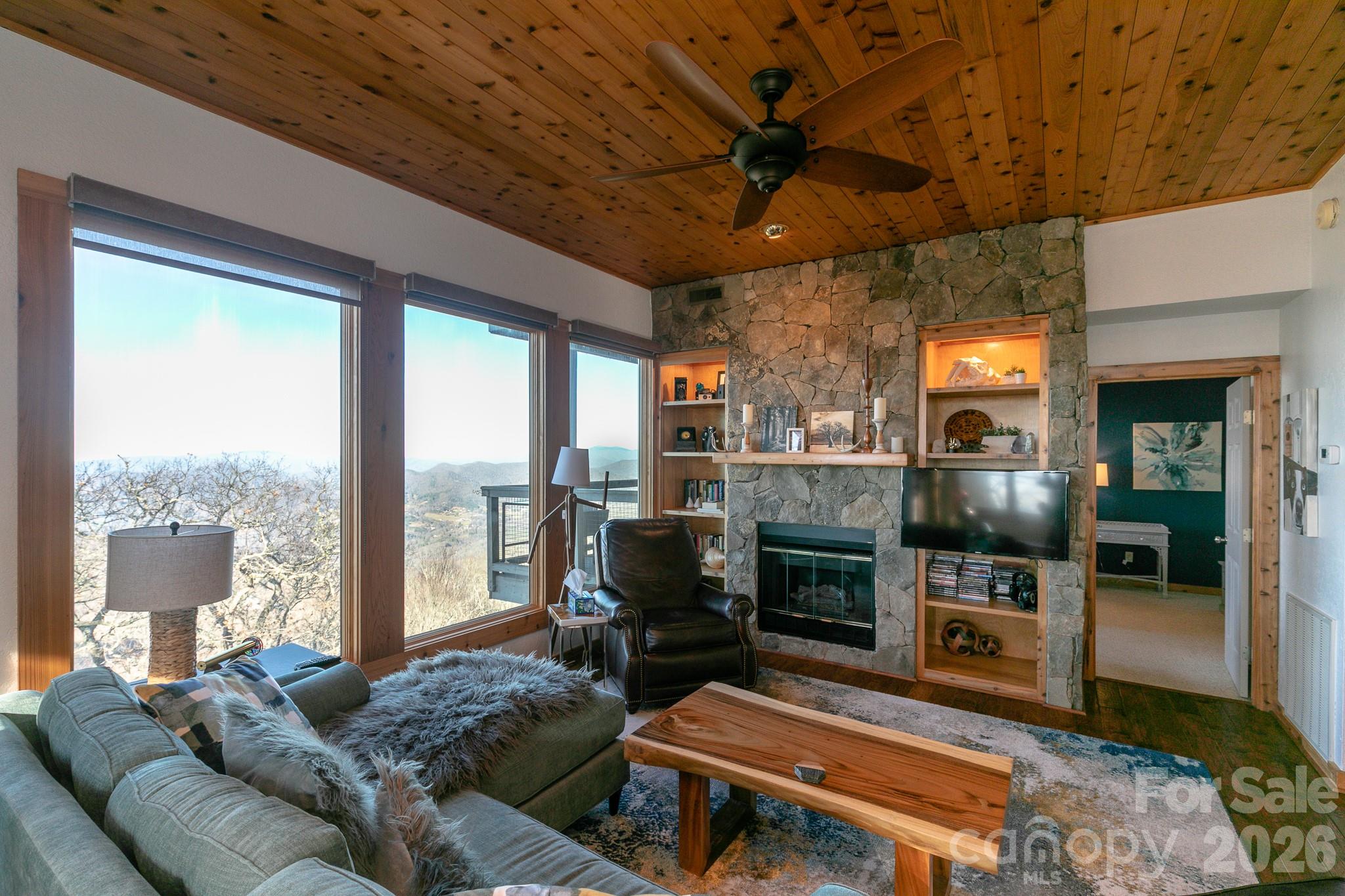 30 Club Villa Court Burnsville NC 28714