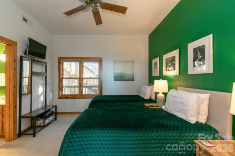 30 Club Villa Court Burnsville NC 28714