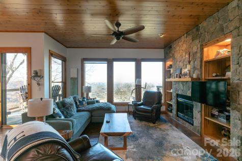 30 Club Villa Court Burnsville NC 28714