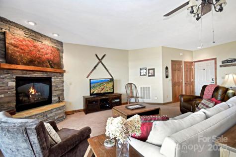 228 Pleasant View Boulevard Sugar Mountain NC 28604