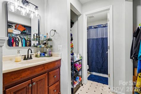 2512 Cranbrook Lane Charlotte NC 28207