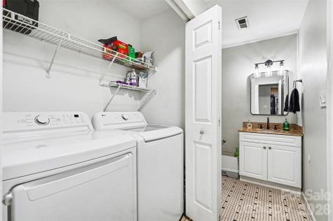 2512 Cranbrook Lane Charlotte NC 28207