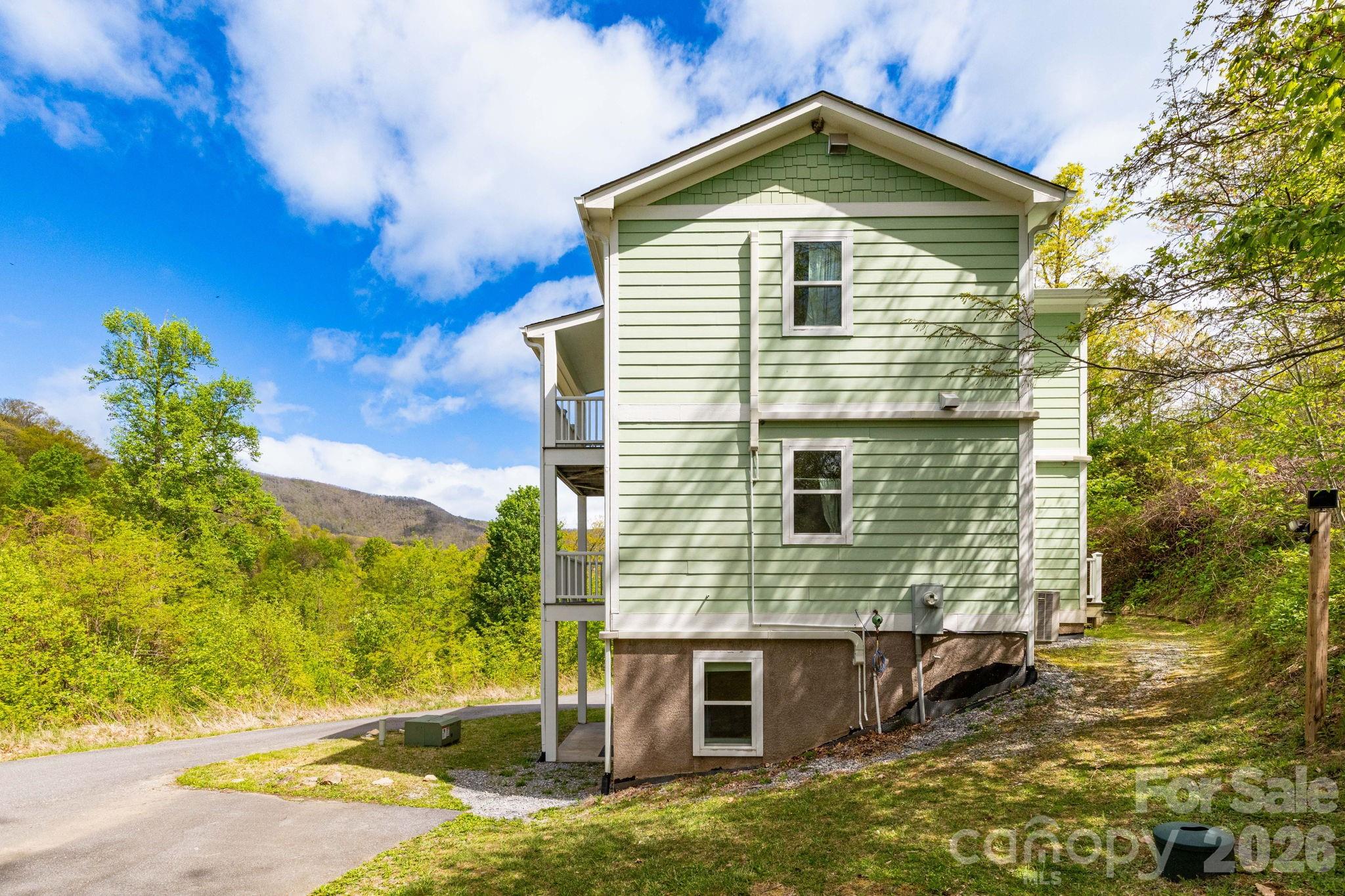 12 Lila Lane Clyde NC 28721