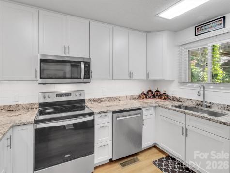 87 Willow Road Waynesville NC 28786