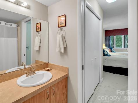 87 Willow Road Waynesville NC 28786