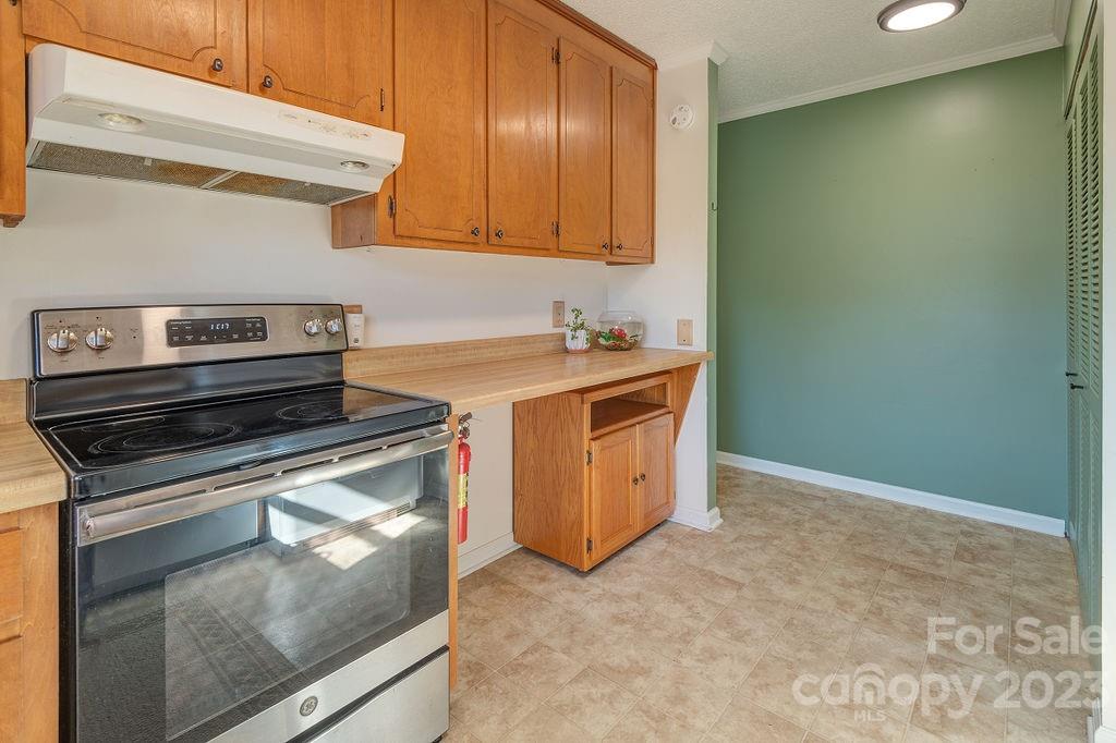 27 Capri Lane Hendersonville NC 28791