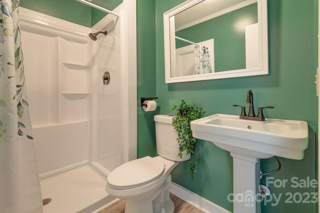 27 Capri Lane Hendersonville NC 28791