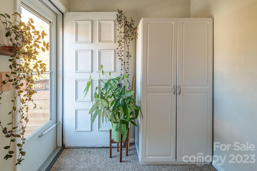 27 Capri Lane Hendersonville NC 28791