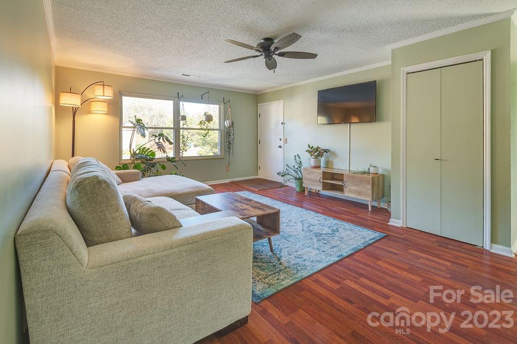 27 Capri Lane Hendersonville NC 28791