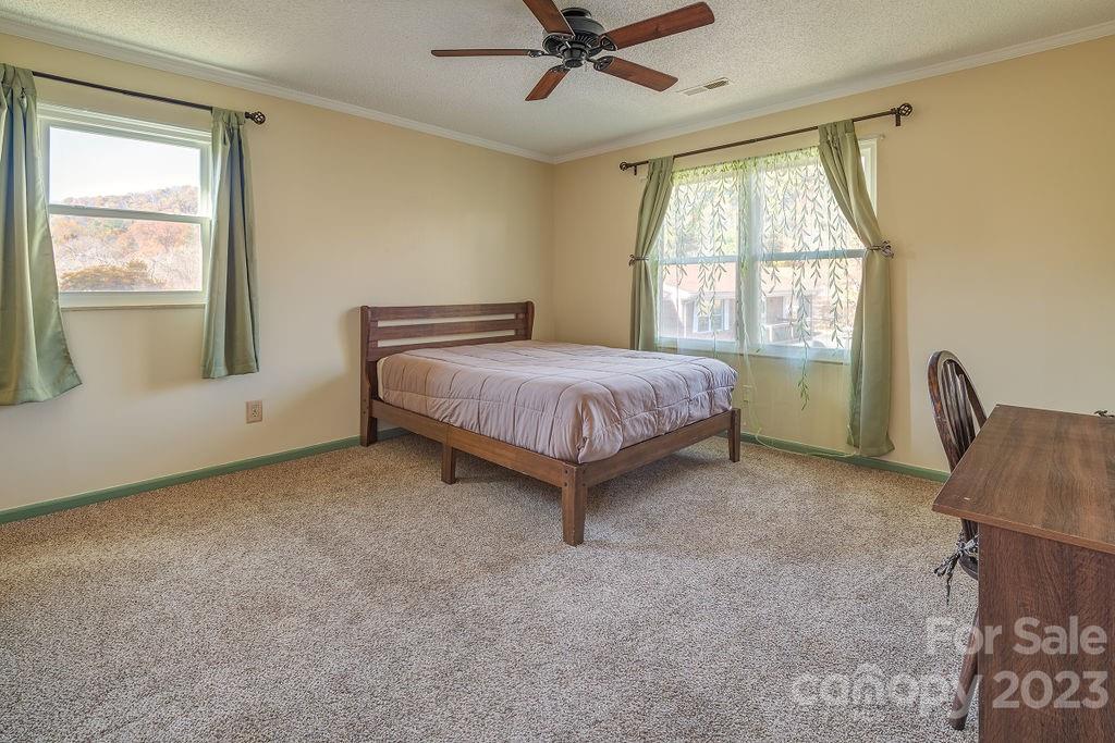 27 Capri Lane Hendersonville NC 28791