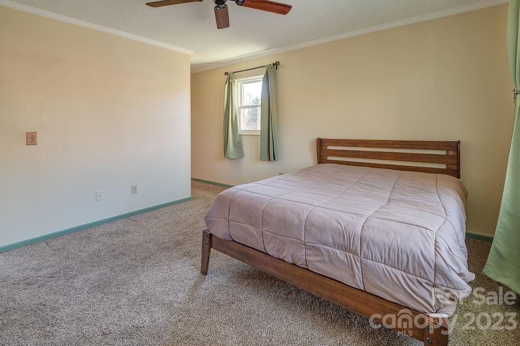 27 Capri Lane Hendersonville NC 28791