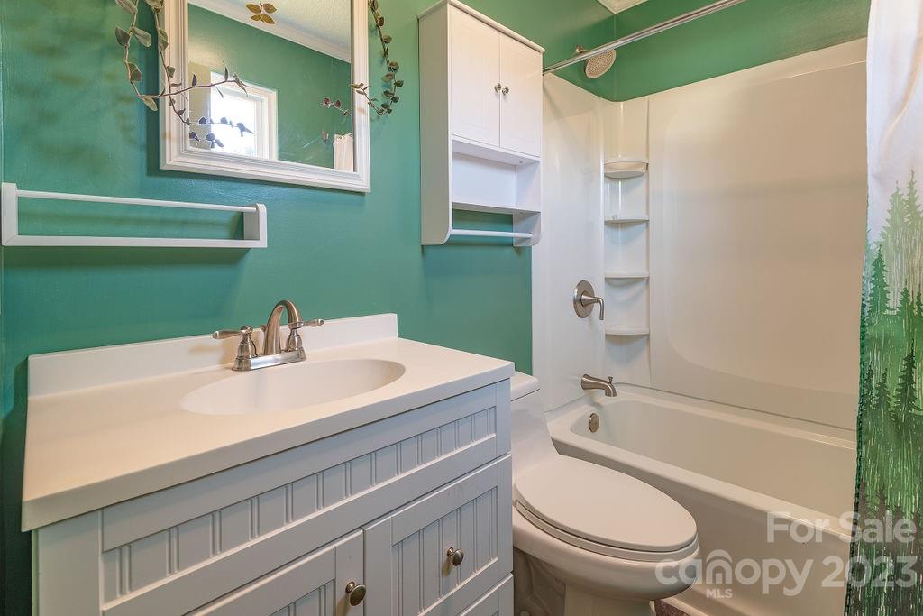 27 Capri Lane Hendersonville NC 28791