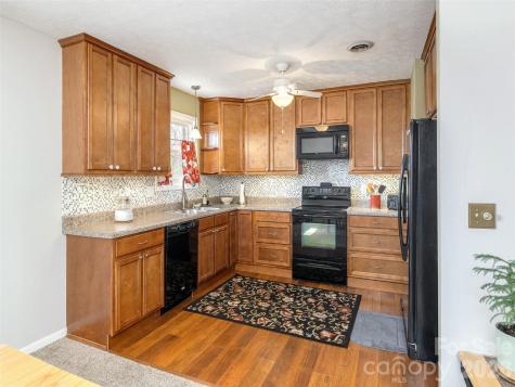 103 Oakwood Place Hendersonville NC 28792