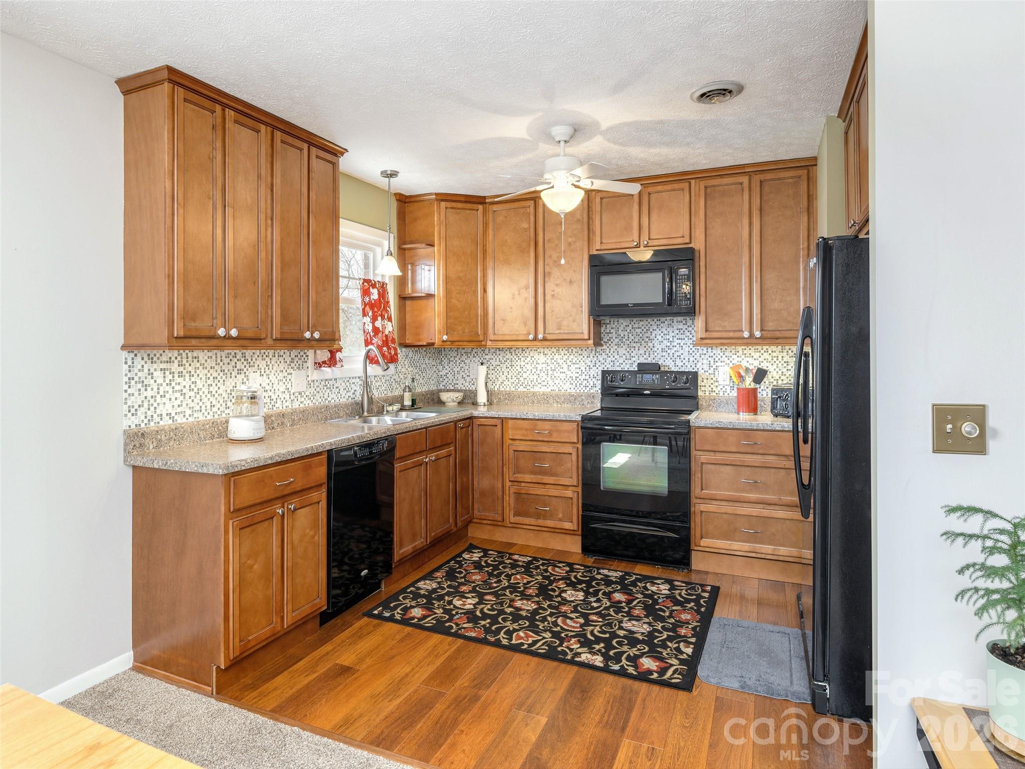 103 Oakwood Place Hendersonville NC 28792