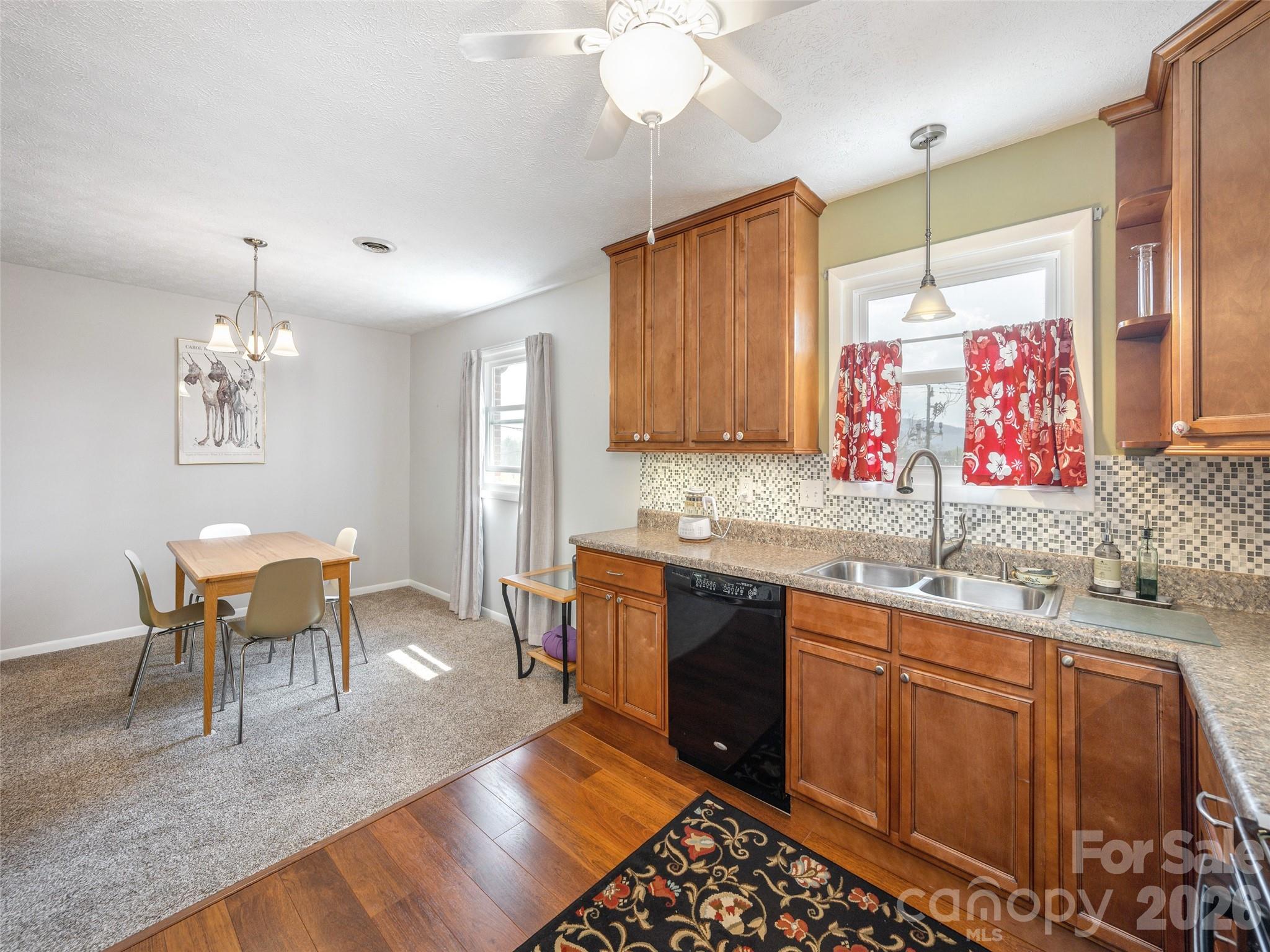 103 Oakwood Place Hendersonville NC 28792