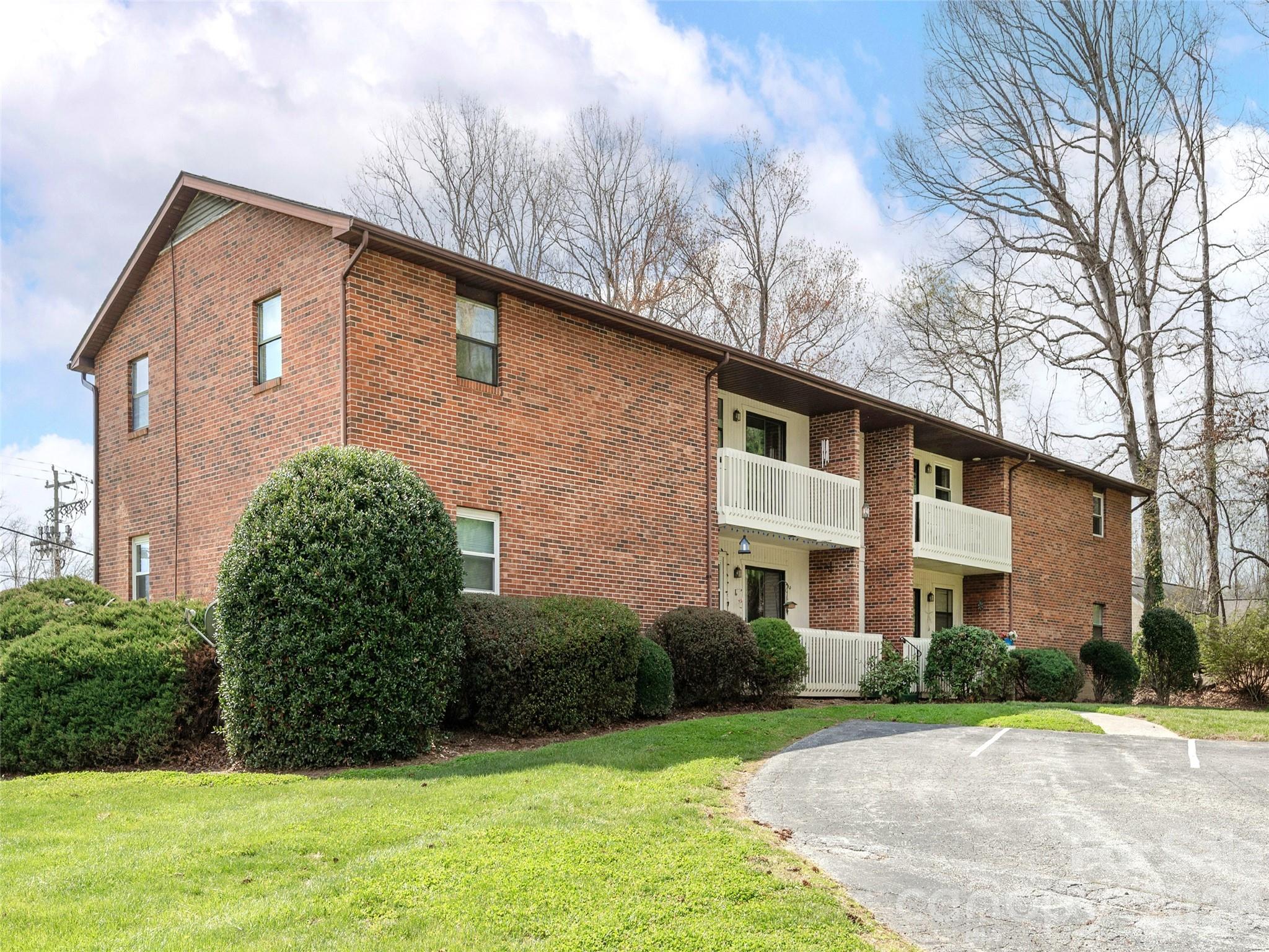 103 Oakwood Place Hendersonville NC 28792