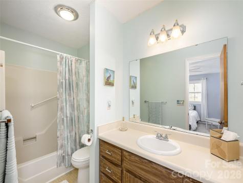 103 Oakwood Place Hendersonville NC 28792