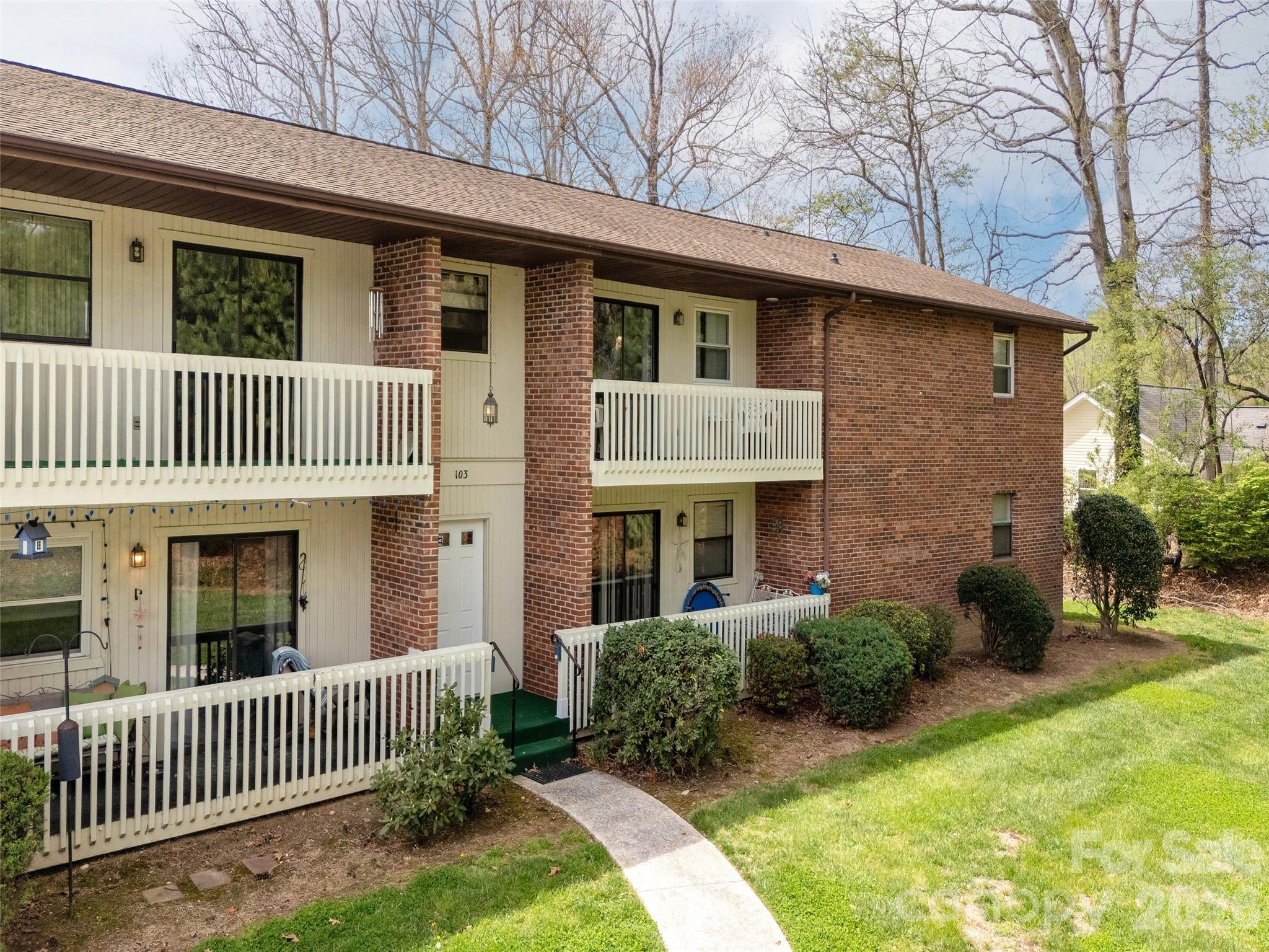 103 Oakwood Place Hendersonville NC 28792