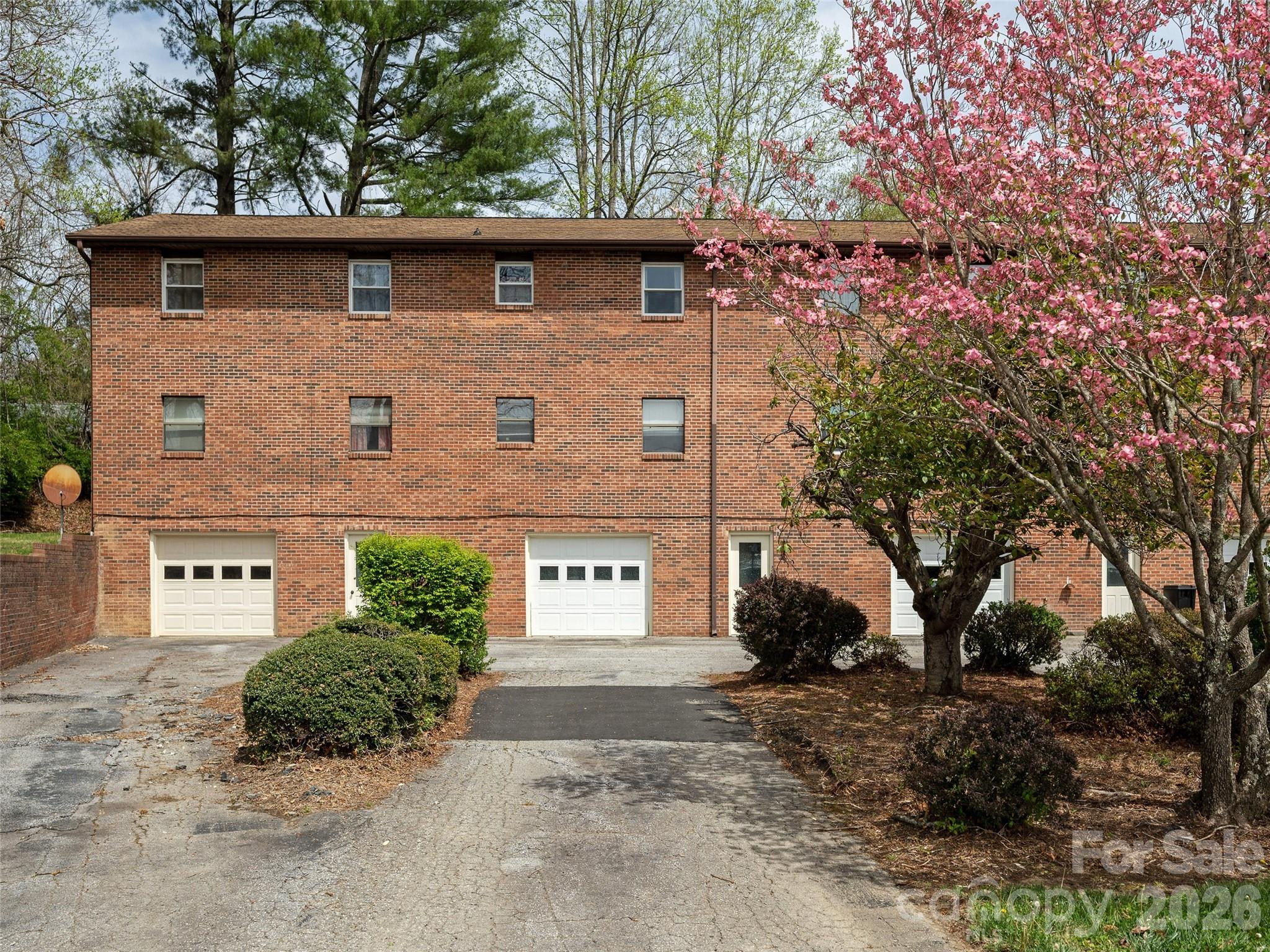 103 Oakwood Place Hendersonville NC 28792