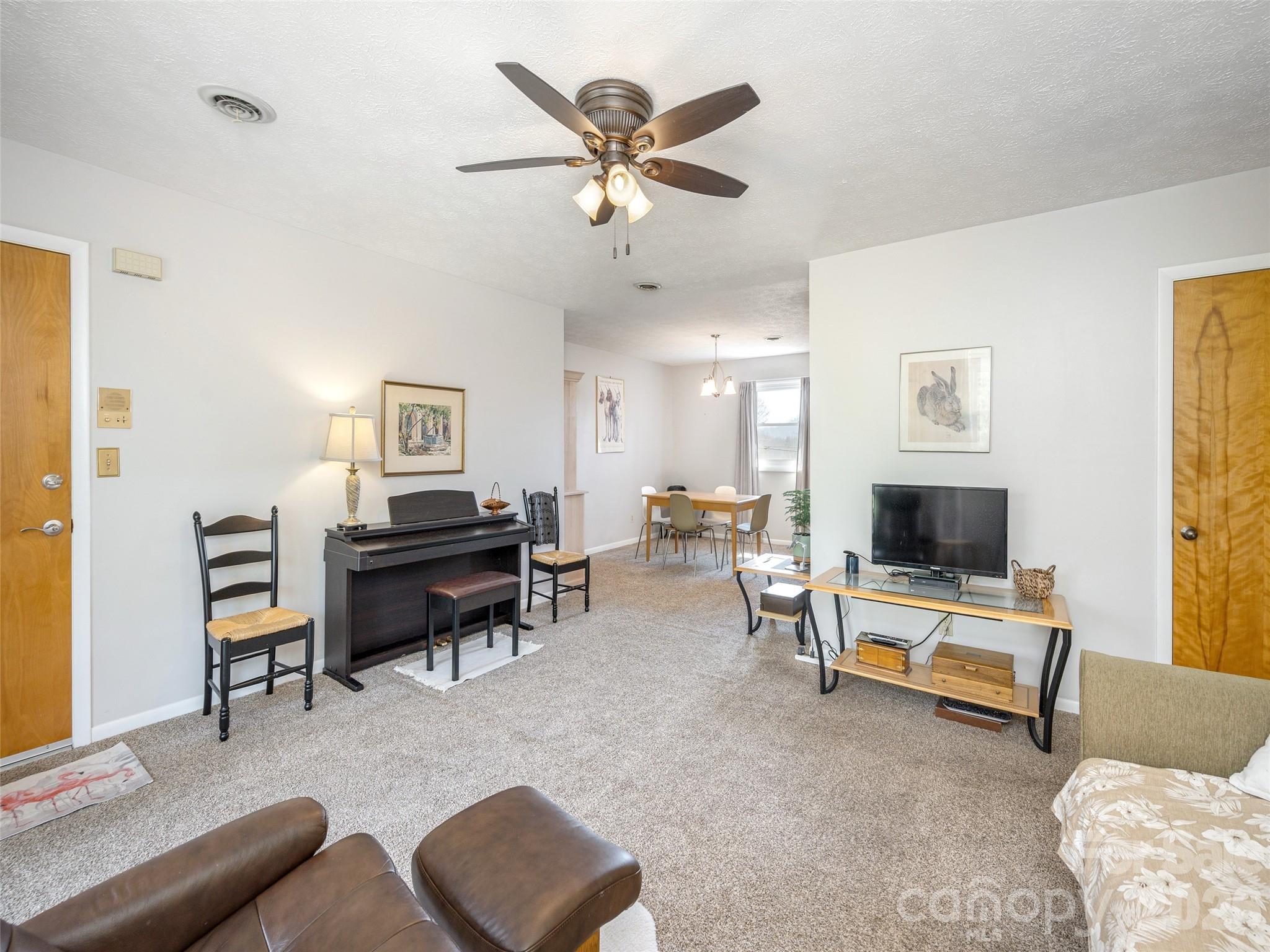 103 Oakwood Place Hendersonville NC 28792