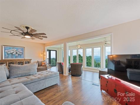 602 Fleetwood Plaza Hendersonville NC 28739