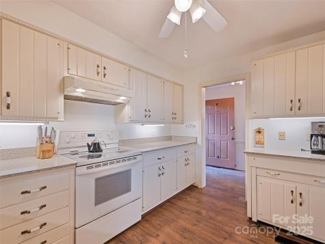 602 Fleetwood Plaza Hendersonville NC 28739