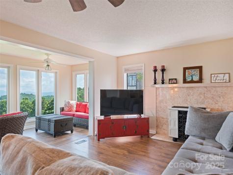 602 Fleetwood Plaza Hendersonville NC 28739