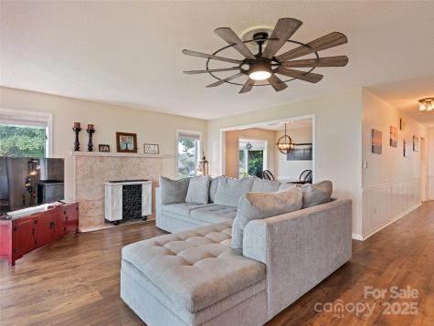 602 Fleetwood Plaza Hendersonville NC 28739